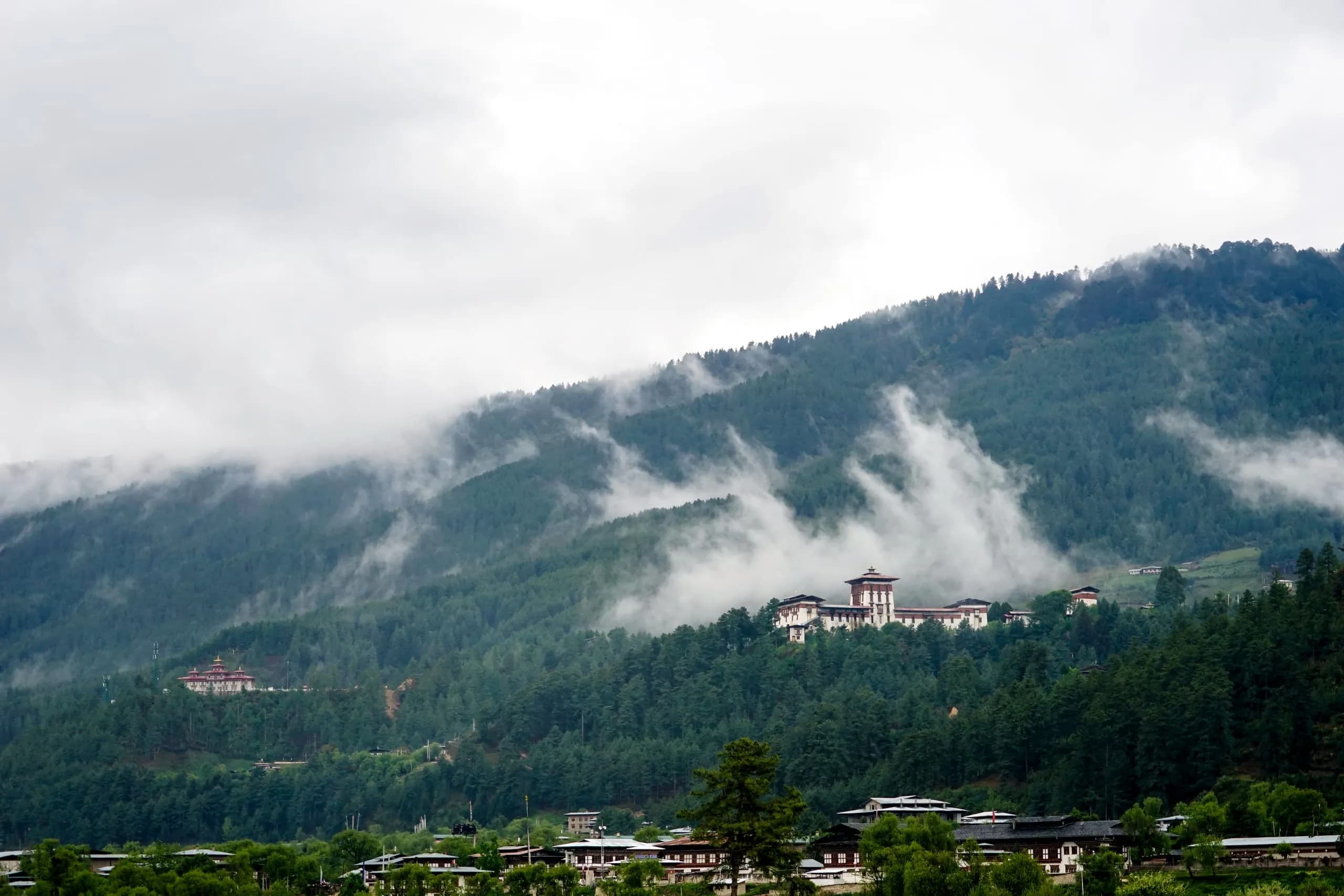 Bumthang Choekhor valley — Jakar Dzong, the apple orchards, the religious circuit
