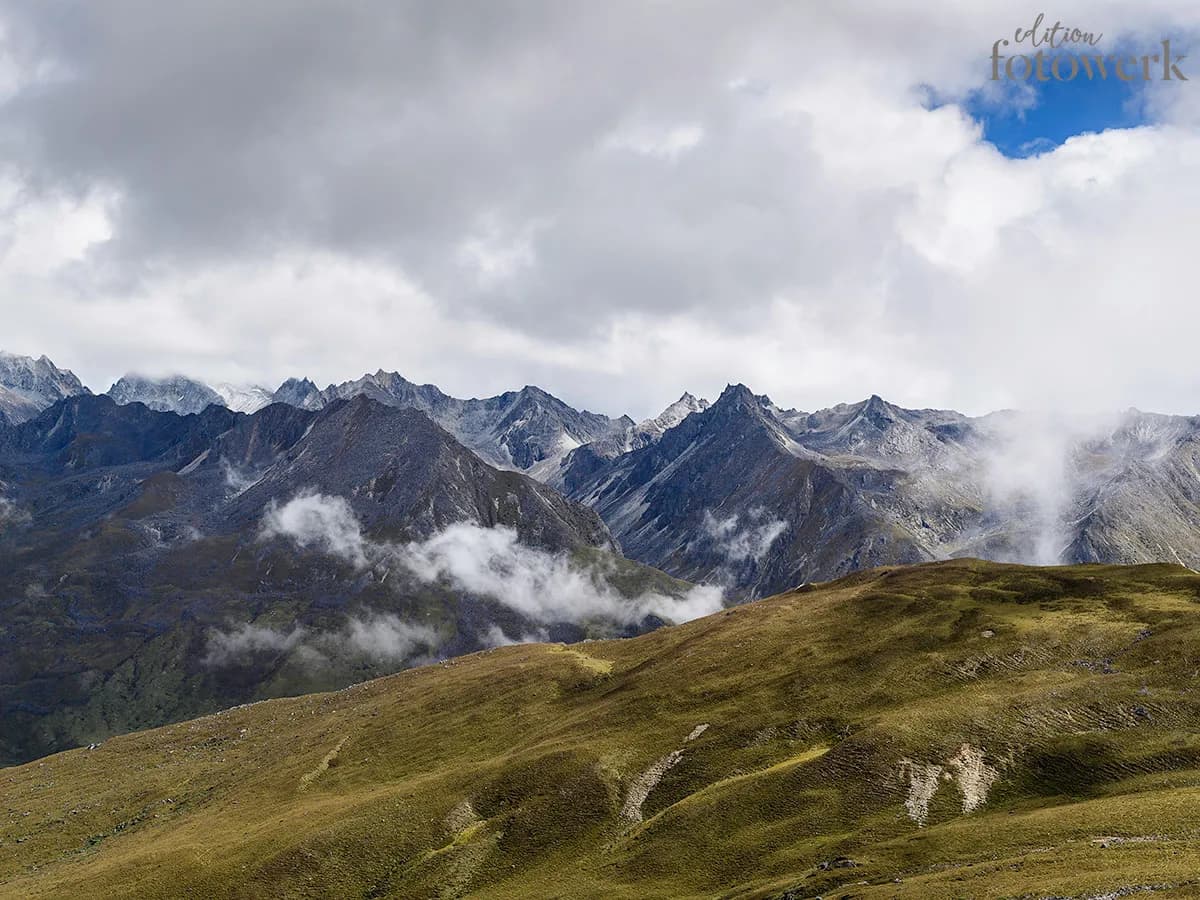 Laya lingshi trek